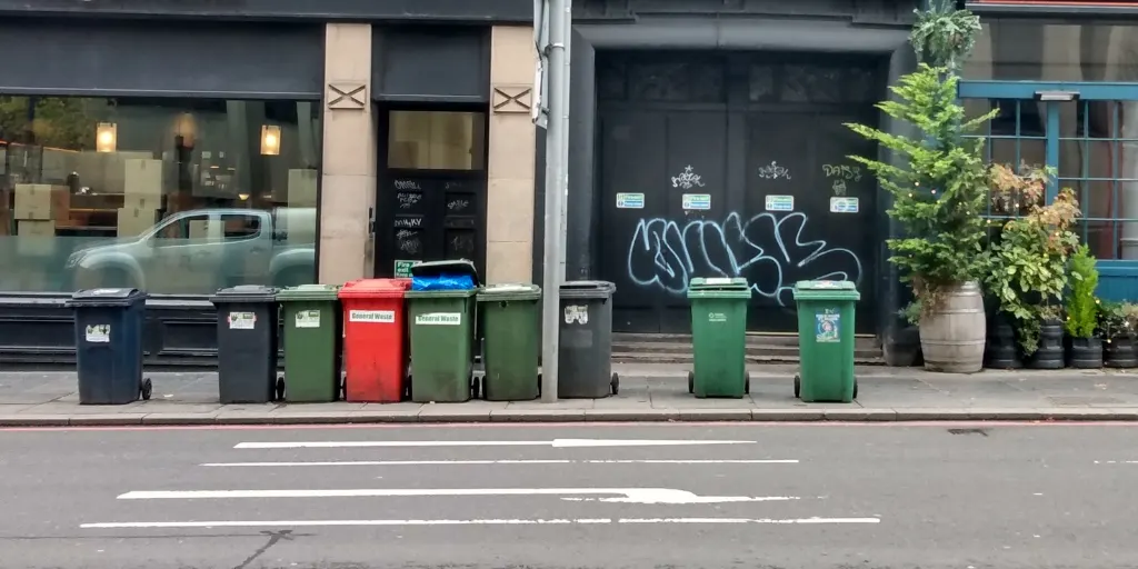 Cómo funciona la basura en el Reino Unido | The Curiolancer