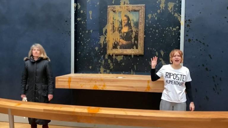Activistas arrojan sopa a la Mona Lisa