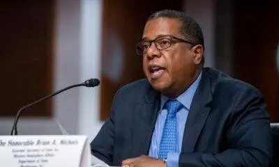 Embajador Brian Nichols de USA