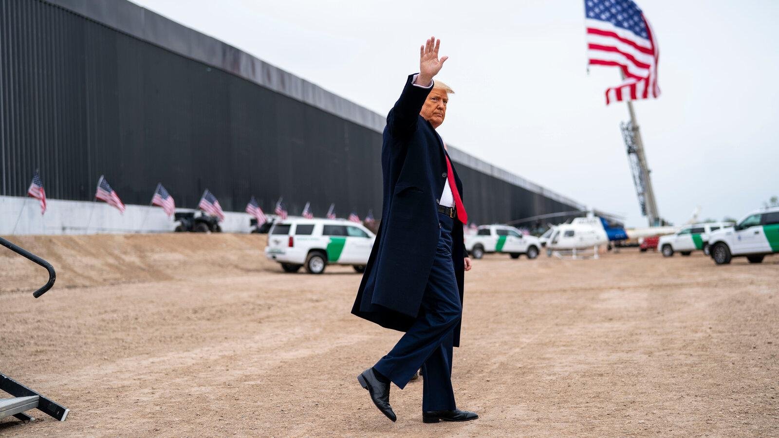 Trump en la frotnera con México